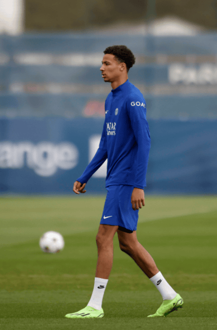 一年身价暴涨5000万！大巴黎成冤大头，轰19求8助，难怪不服梅西