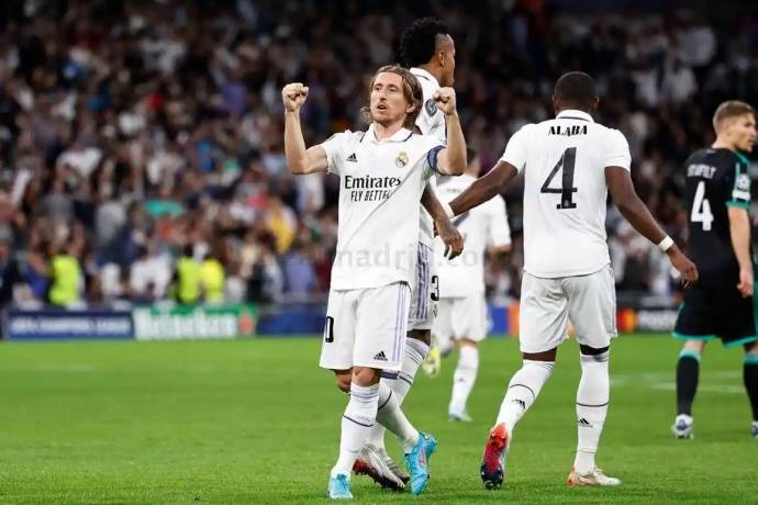 皇马连败！西甲绝杀失利，欧冠惨败，安切洛蒂会下课吗？