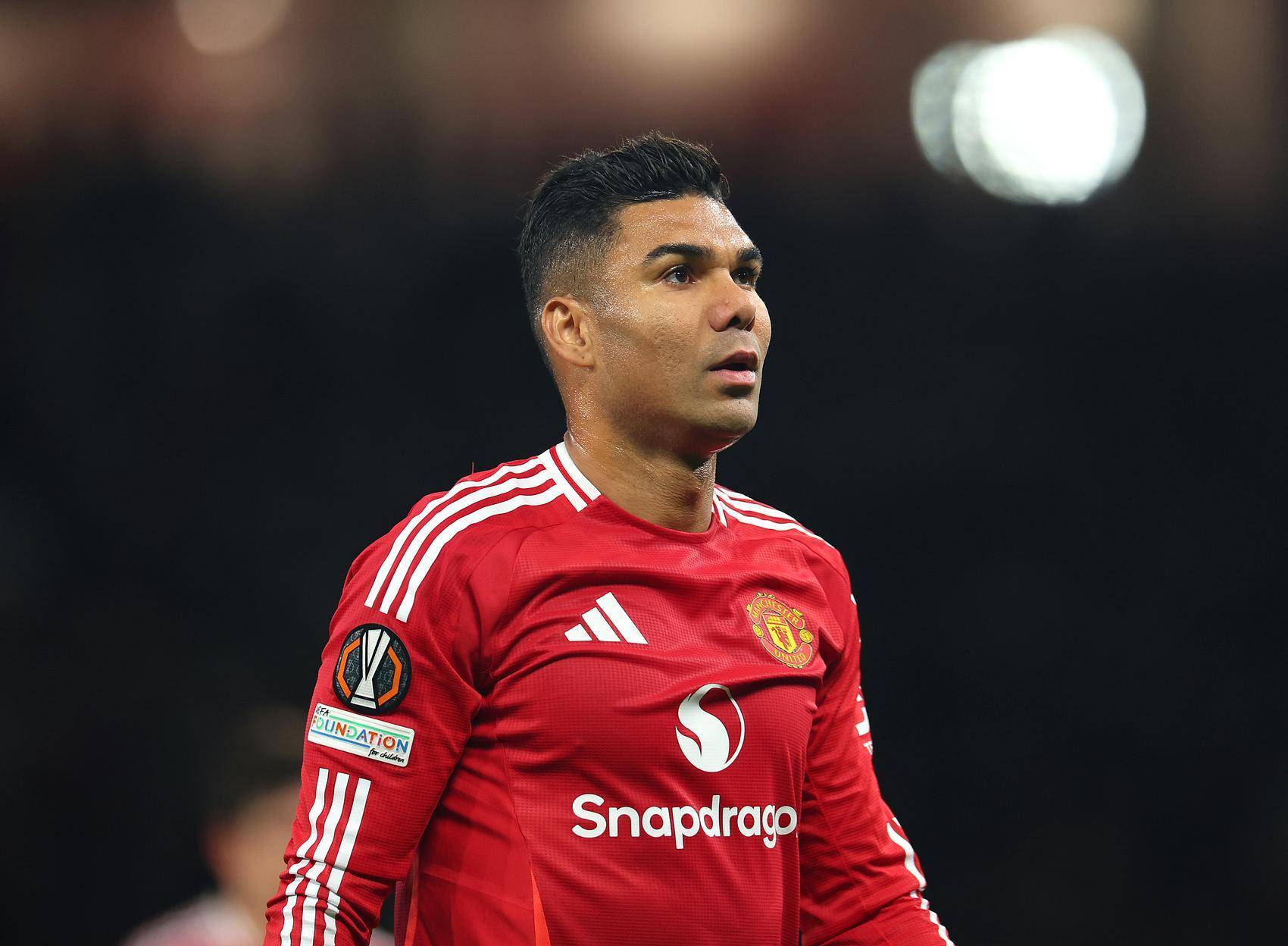 【欧联杯】曼联主场激情夜：两球领先被扳平，加时赛让二追三，马奎尔绝杀里昂